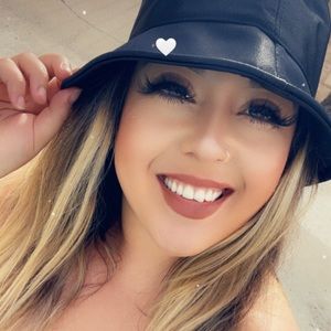 Meet your Posher, Arielle